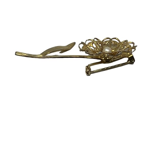 Vintage Brooch Flower Faux‎ Pearl Center Open Filigree Metal Work Gold Tone Pin - Picture 9 of 9